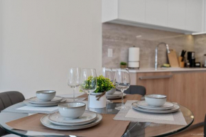 Richmond City Center Brand New 1 Bedroom 4 Guests Apartment